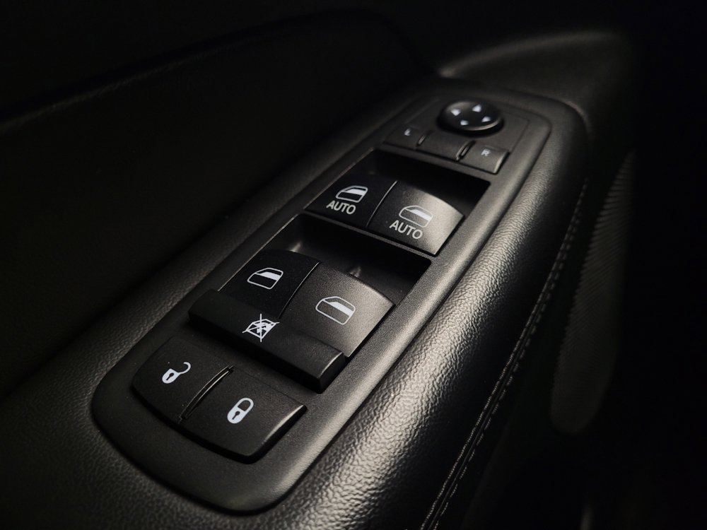 Used 2018 Jeep Grand Cherokee Laredo image 27