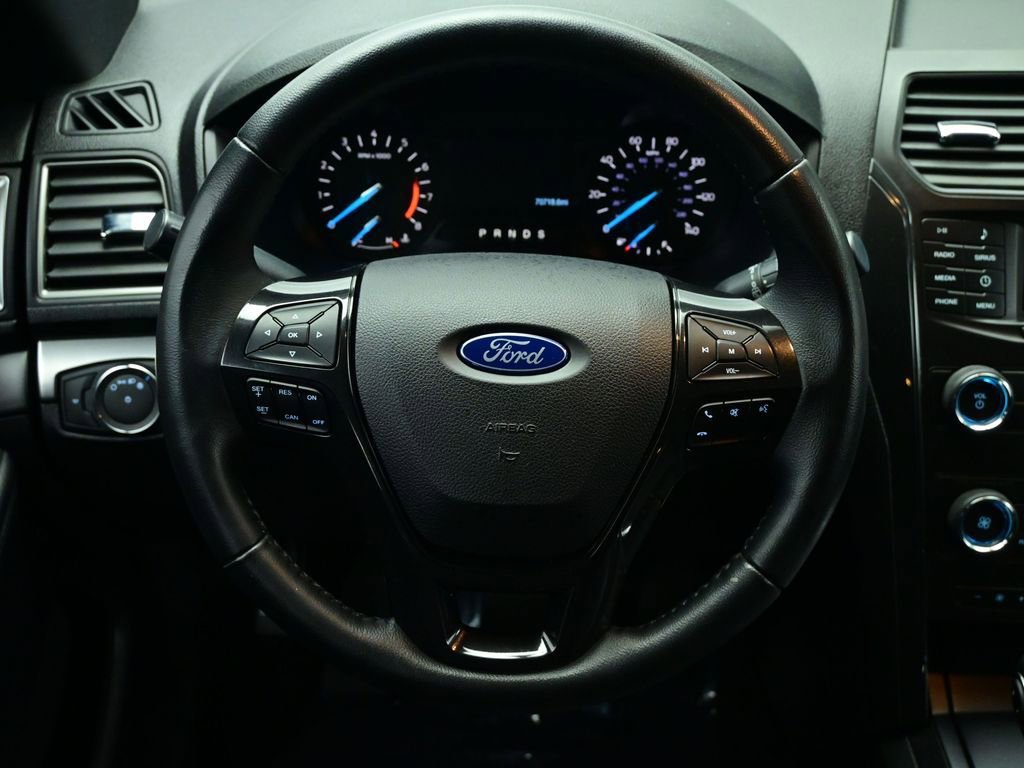 Used 2019 Ford Explorer XLT image 12