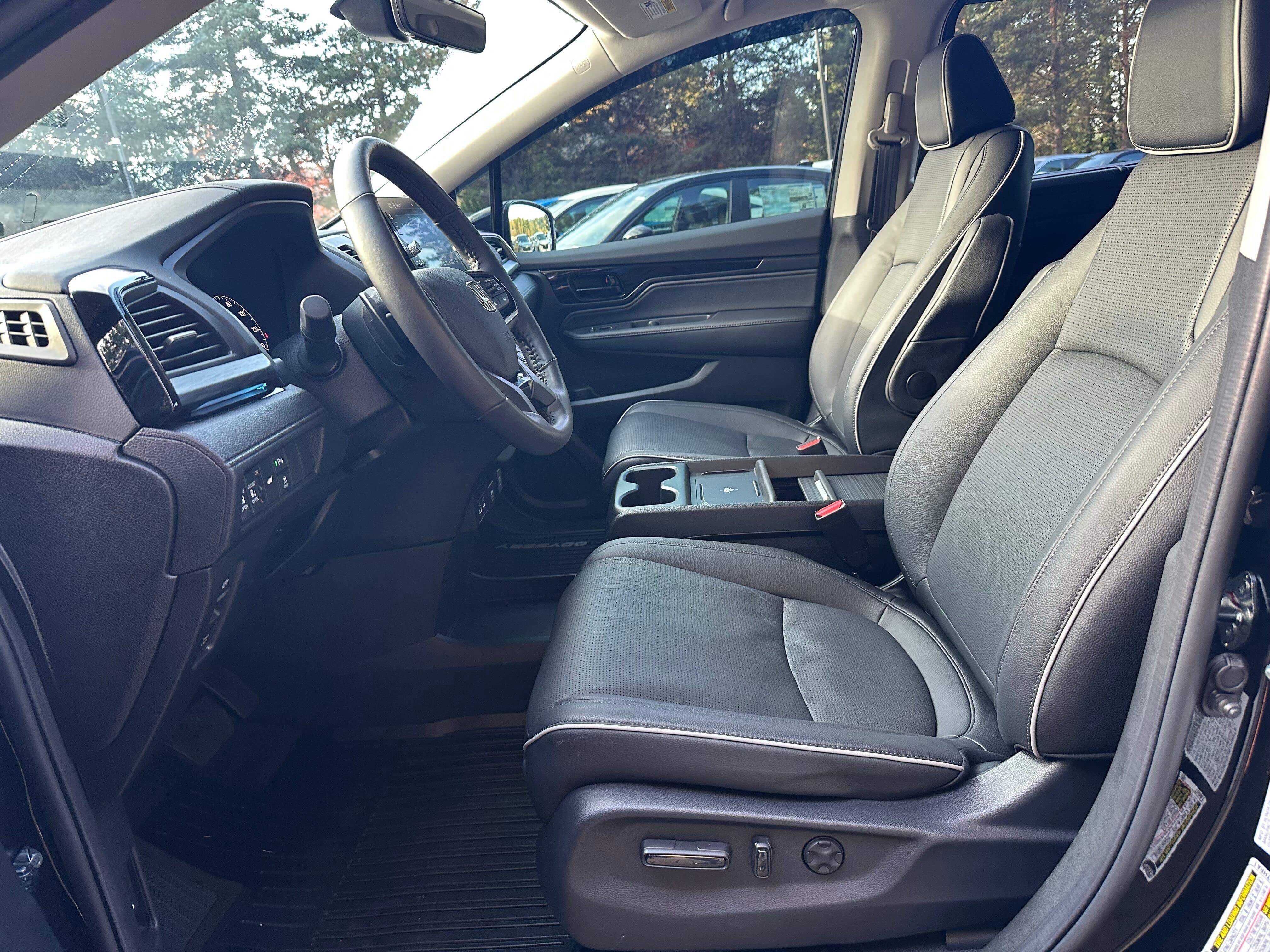 Used 2025 Honda Odyssey Elite image 19