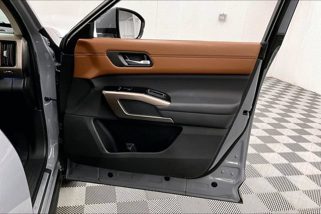 Used 2025 Nissan Pathfinder Platinum w/ Cargo Package FWD image 23