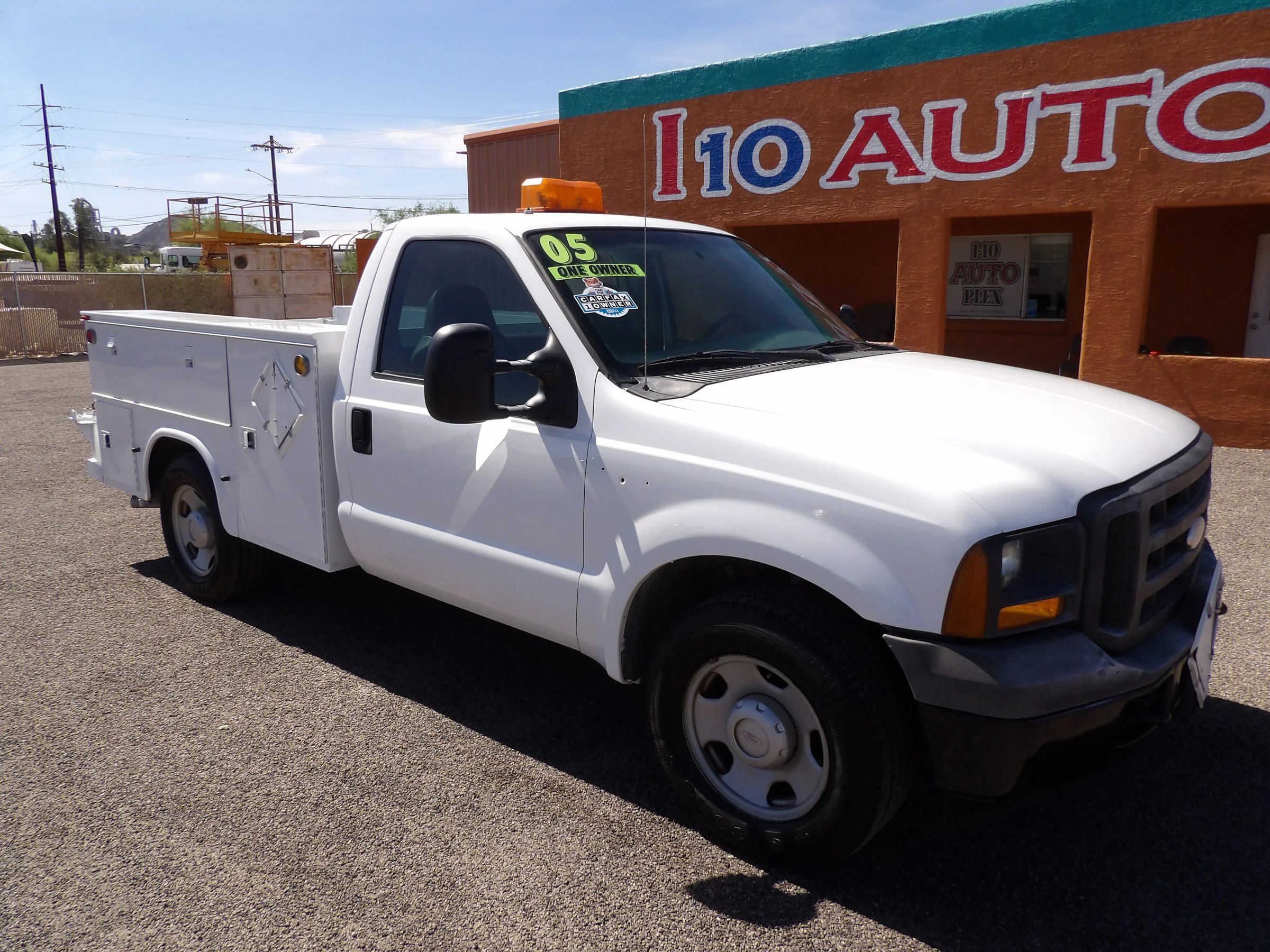 Used 2005 Ford F350 XL image 2