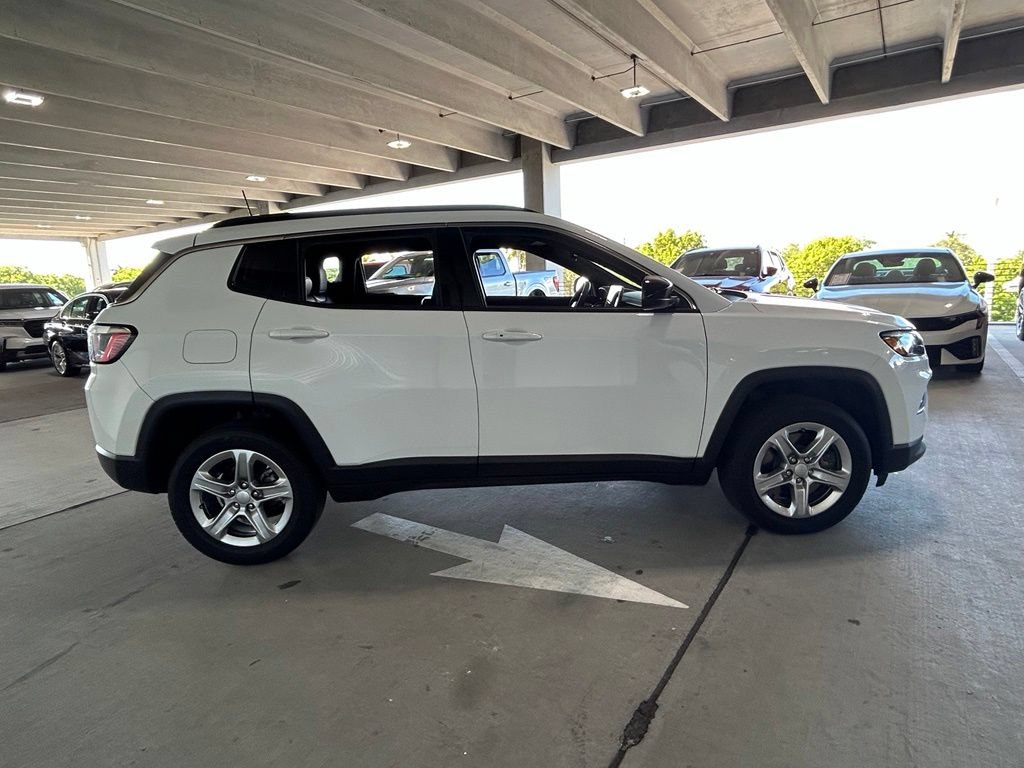 Used 2023 Jeep Compass Latitude w/ Sun and Sound Group AWD/4WD image 6