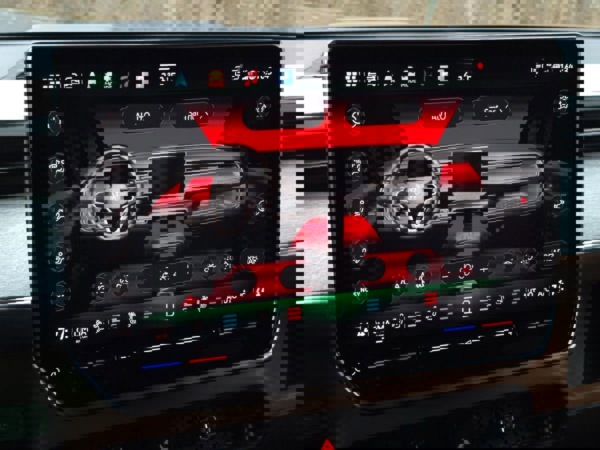 Used 2025 Volkswagen ID. Buzz Pro S image 37