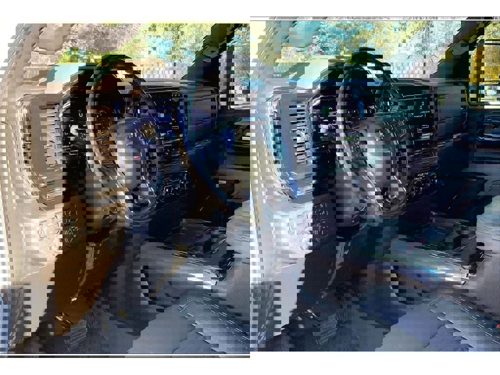 Used 2024 Chevrolet Silverado 2500 ZR2 w/ Technology Package image 16