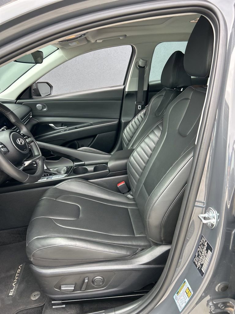 Certified 2025 Hyundai Elantra Limited FWD image 7