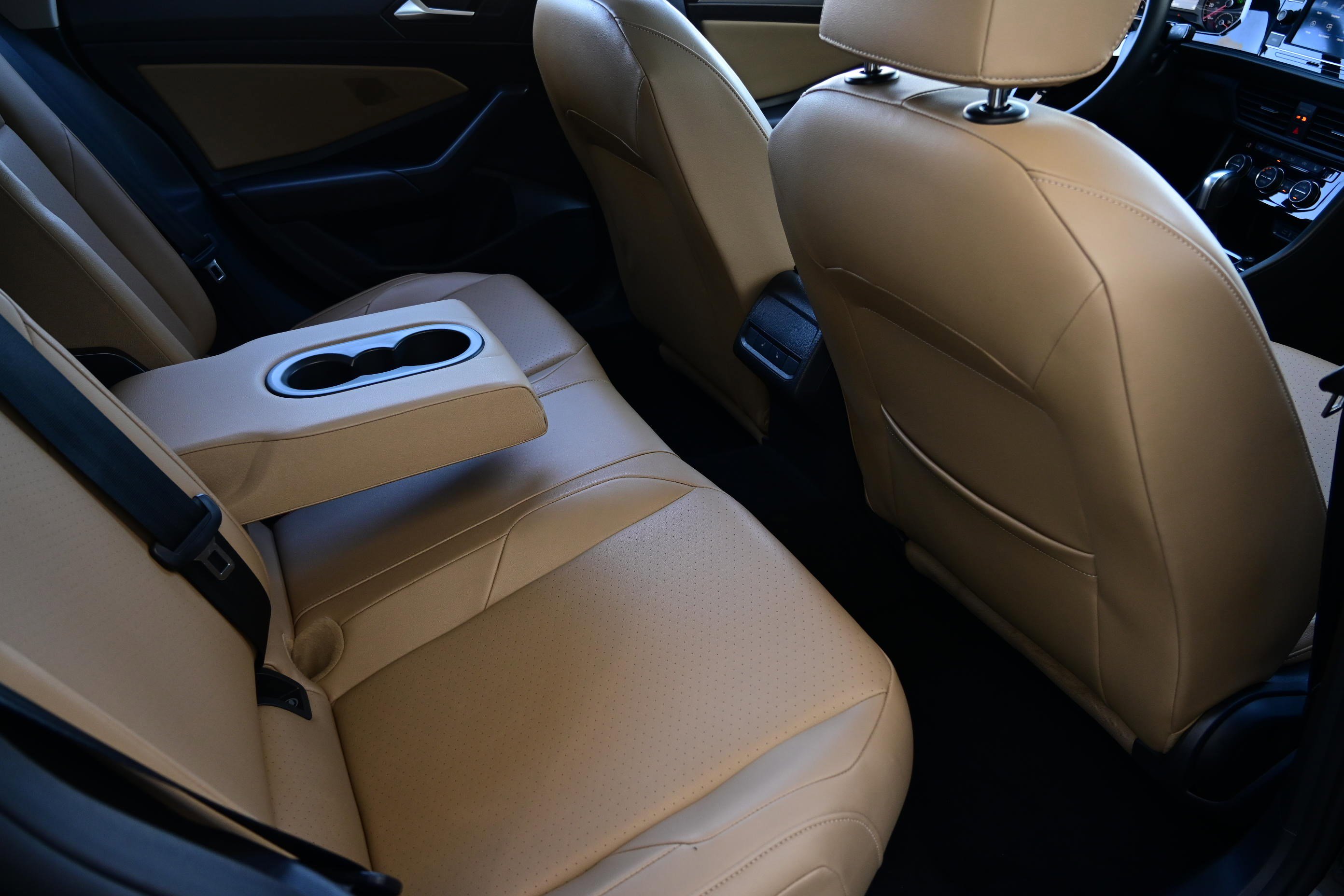 Used 2020 Volkswagen Jetta SE w/ SE Cold Weather Package image 29