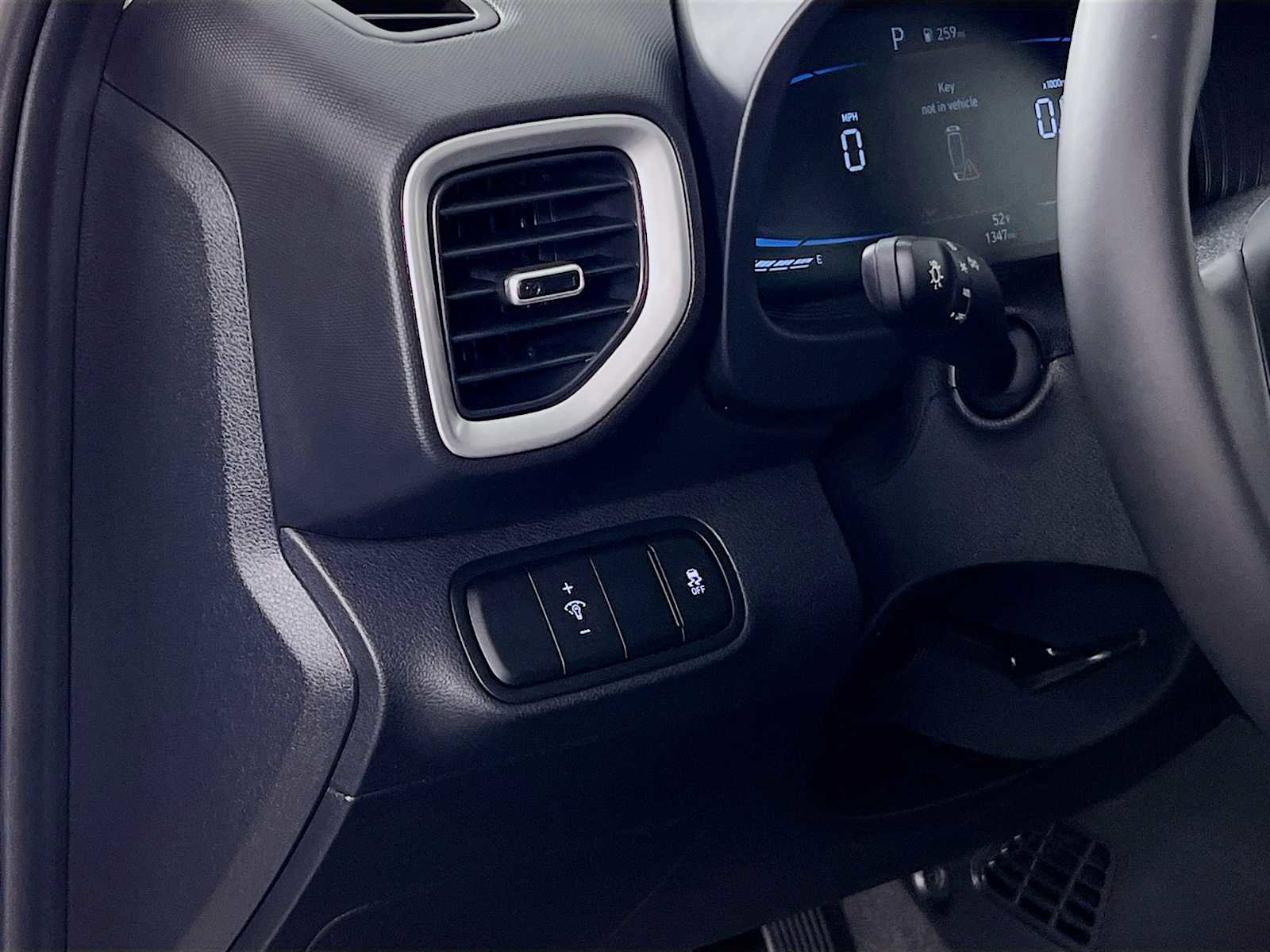 Certified 2025 Hyundai Venue SEL FWD image 10