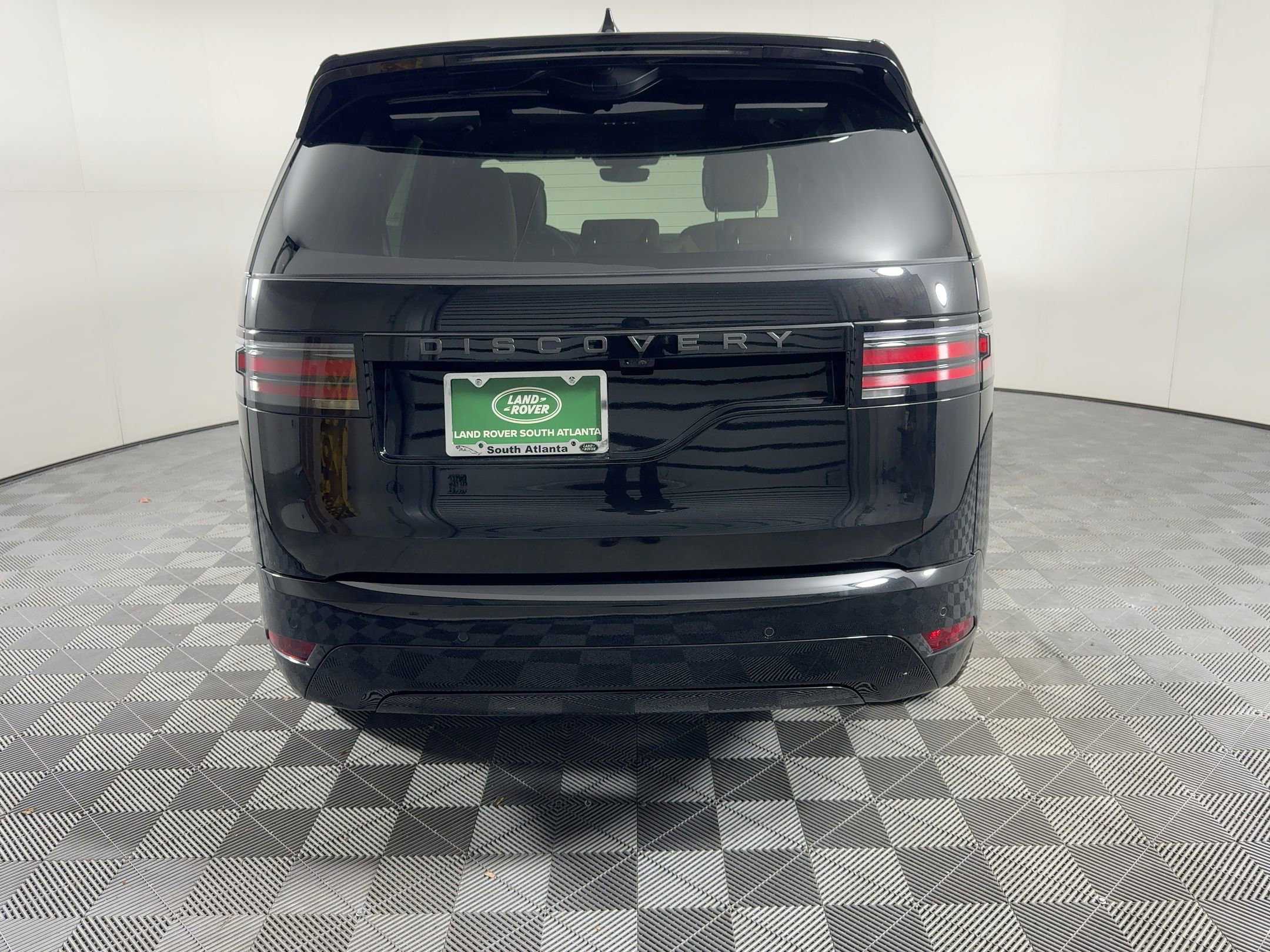 New 2025 Land Rover Discovery Dynamic SE image 27