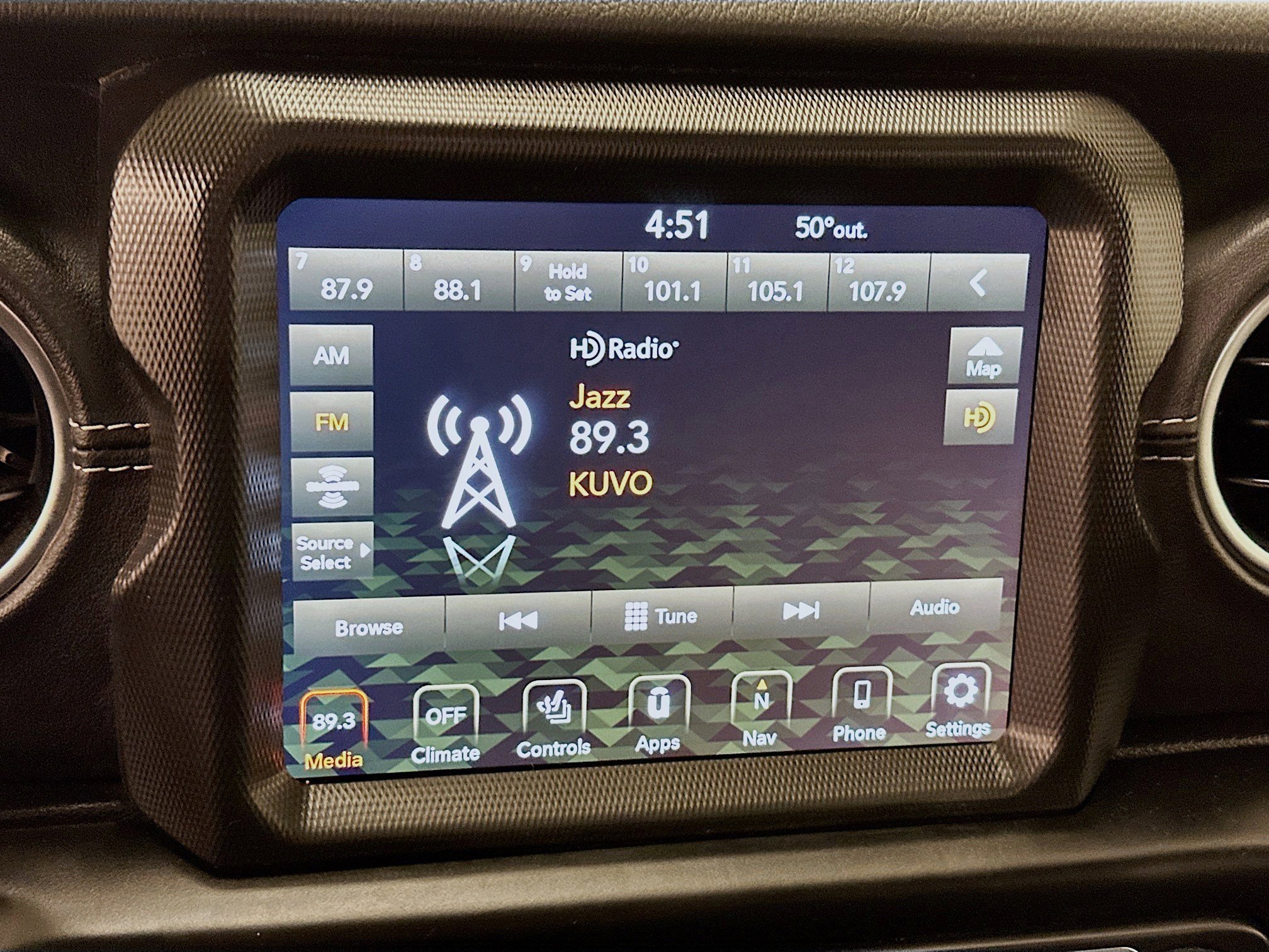 Used 2021 Jeep Wrangler Sahara w/ Cold Weather Group image 21