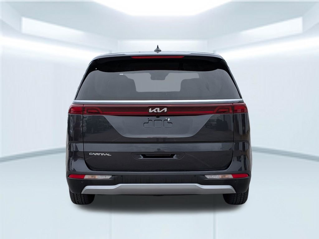 Used 2023 Kia Carnival LX FWD image 5