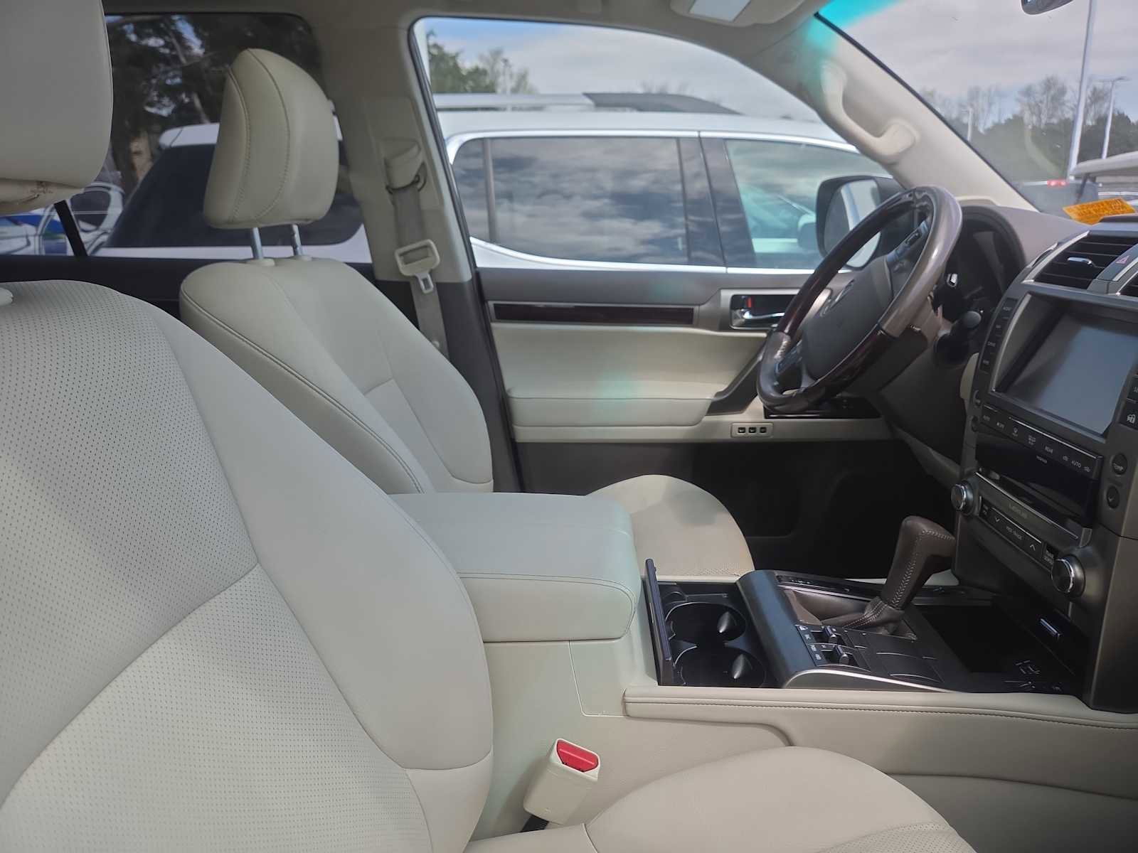 Used 2018 Lexus GX 460 Premium w/ Premium Package image 11