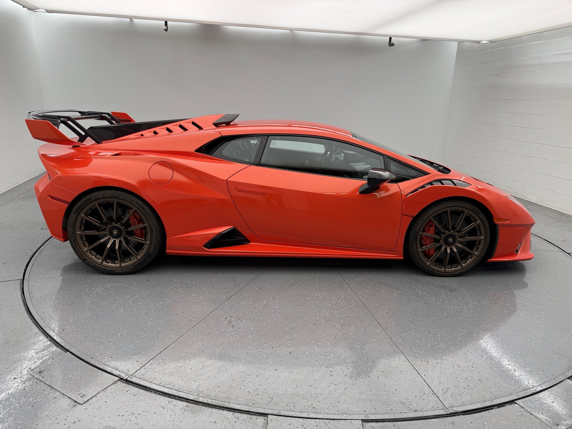 Used 2024 Lamborghini Huracan STO image 4