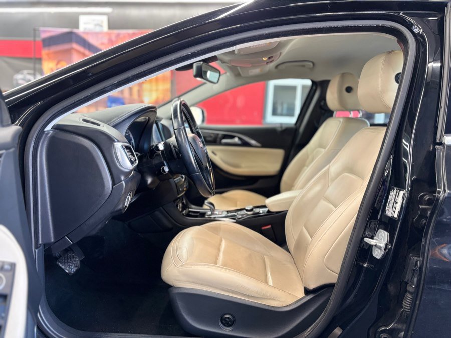 Used 2018 INFINITI QX30 AWD w/ Cargo Package image 7