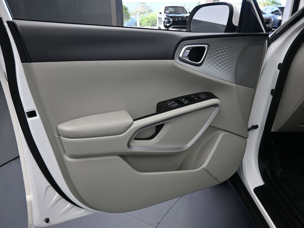 Used 2021 Kia Soul LX image 15