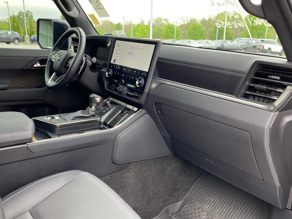 Used 2024 Lexus GX 550 w/ Accessory Package (2T) image 33