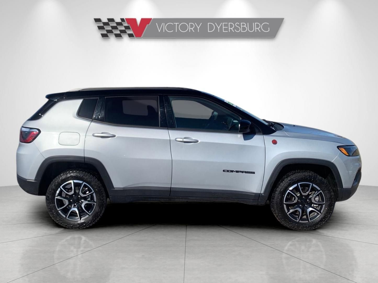 Used 2024 Jeep Compass Trailhawk image 9