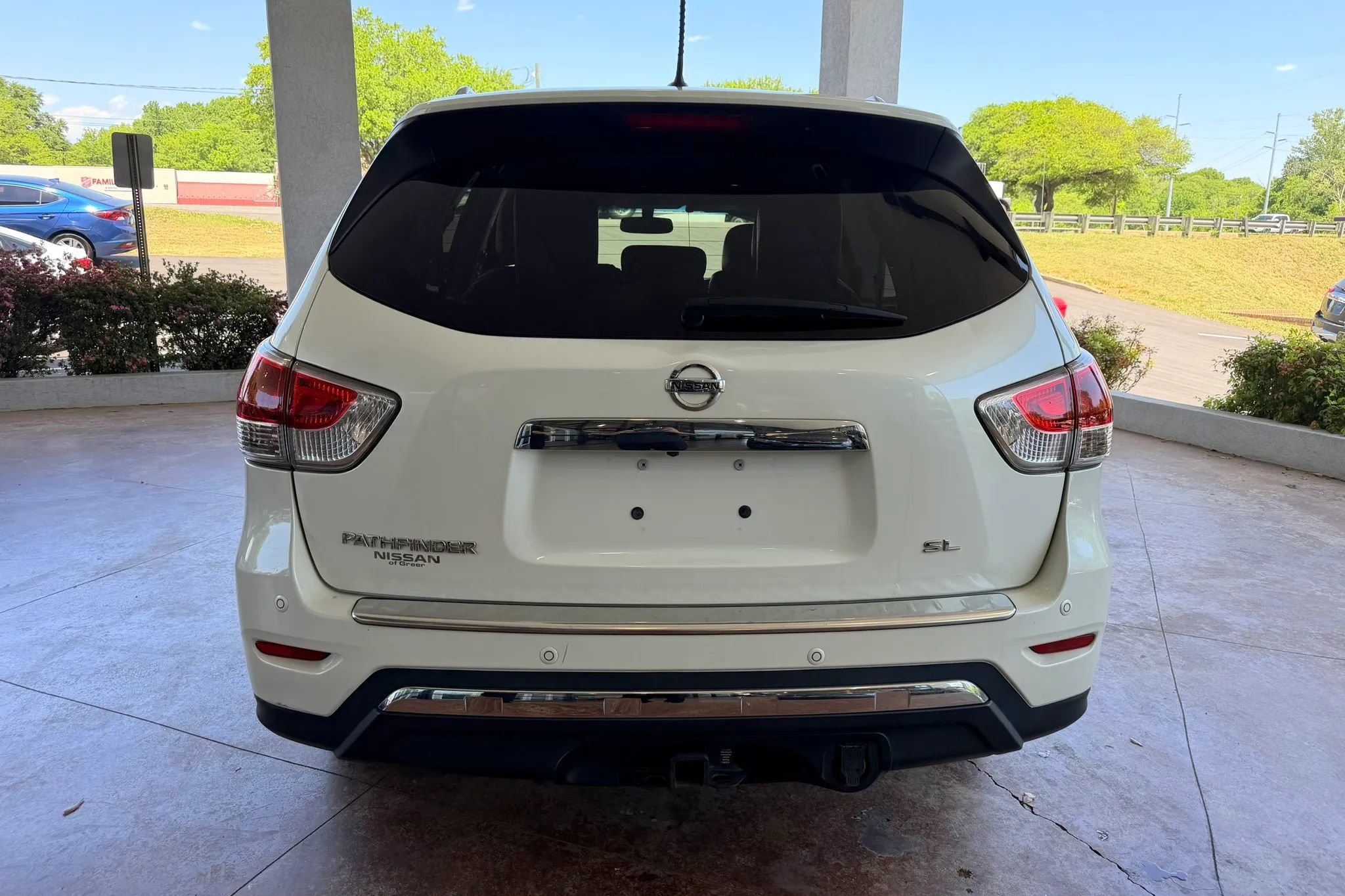 Used 2015 Nissan Pathfinder SL w/ SL Tech Package FWD image 5