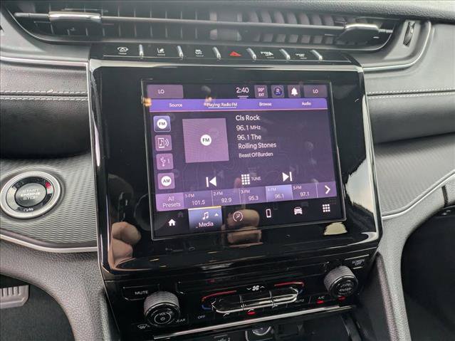 Used 2025 Jeep Grand Cherokee L Laredo RWD image 12