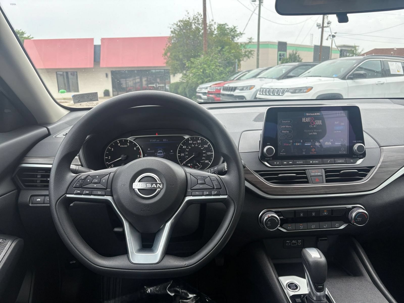 Used 2025 Nissan Altima 2.5 SV FWD image 33