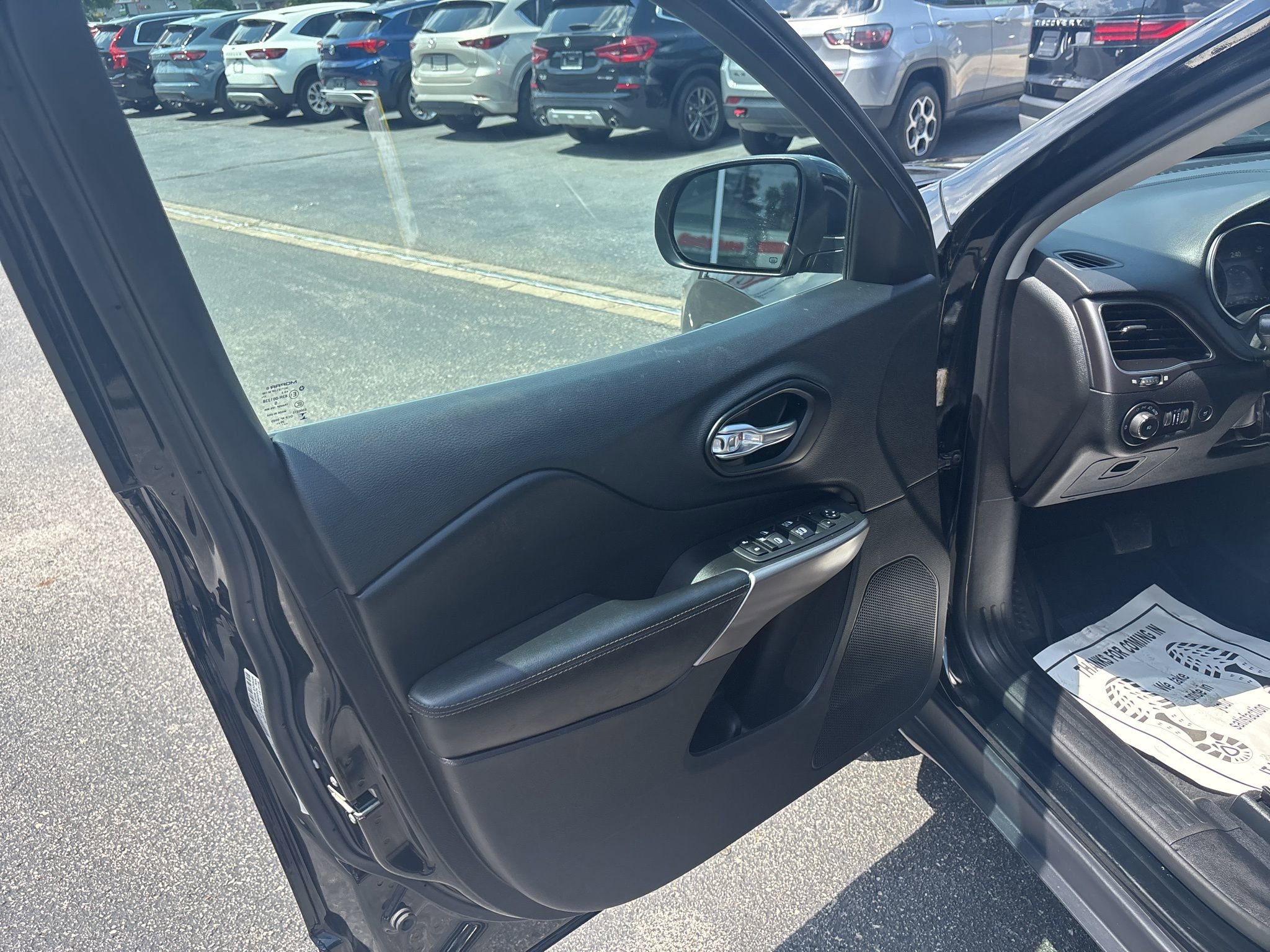 Used 2021 Jeep Cherokee Latitude Lux w/ Comfort/Convenience Group image 23