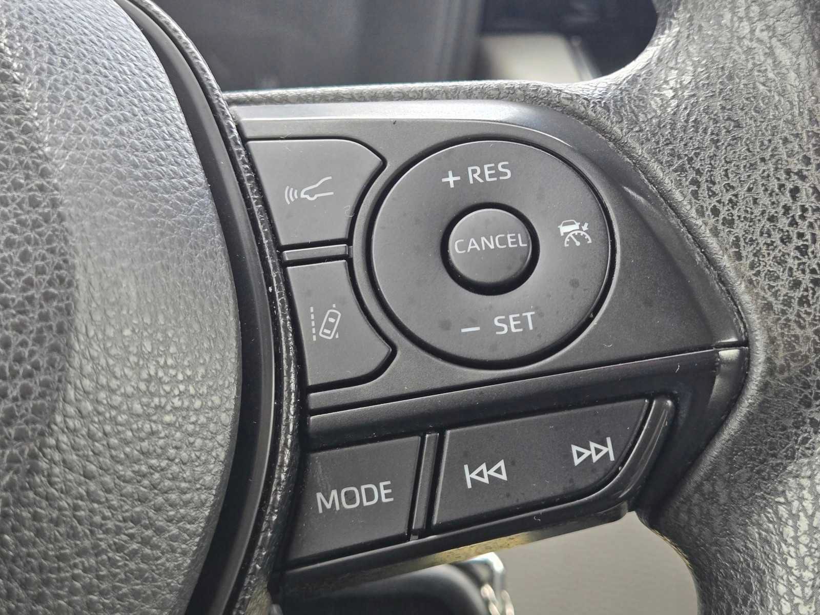 Used 2020 Toyota Corolla LE w/ Carpet Mat Package (TMS) FWD image 27