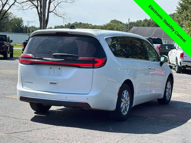 Used 2023 Chrysler Pacifica Touring-L FWD image 35