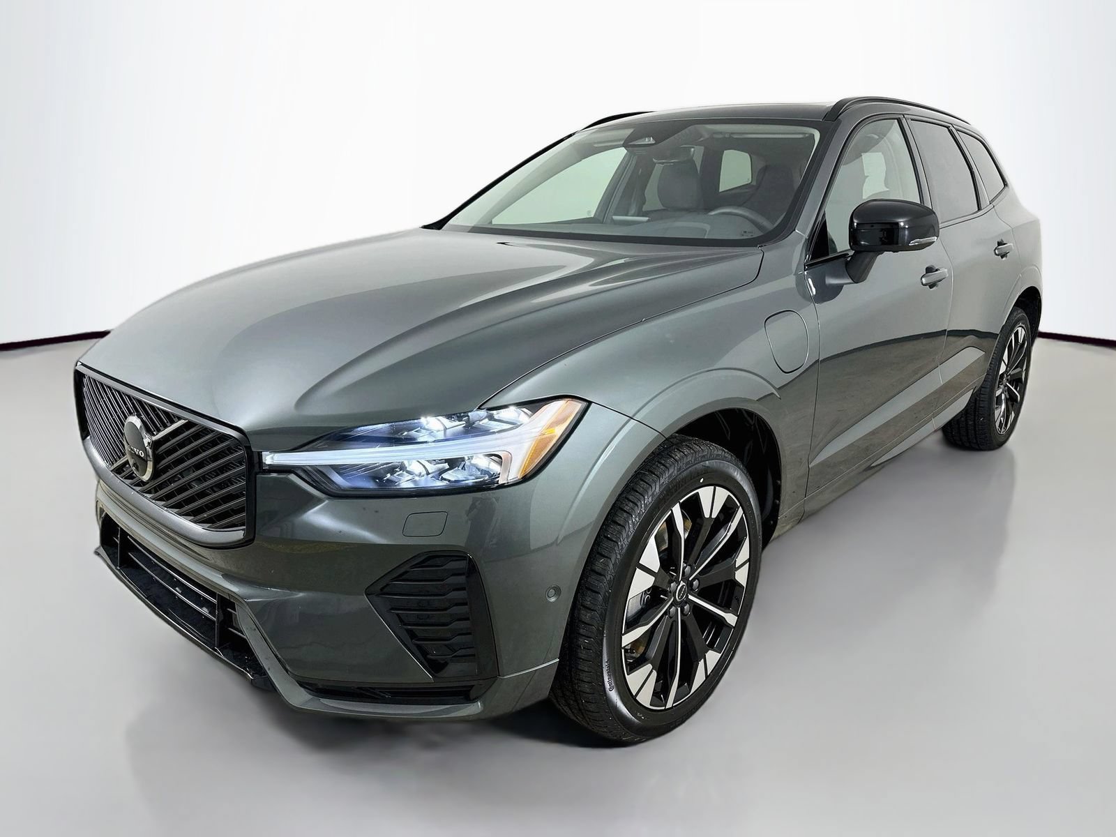 New 2026 Volvo XC60 T8 Plus w/ Protection Package Premier