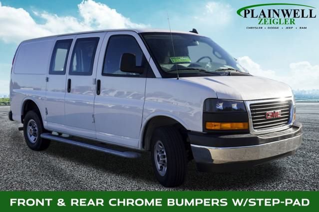 Used 2024 GMC Savana 2500 w/ Driver Convenience Package image 4