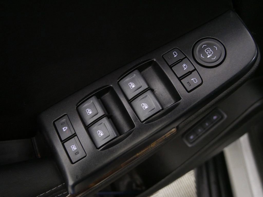 Used 2020 Chevrolet Suburban LT image 14