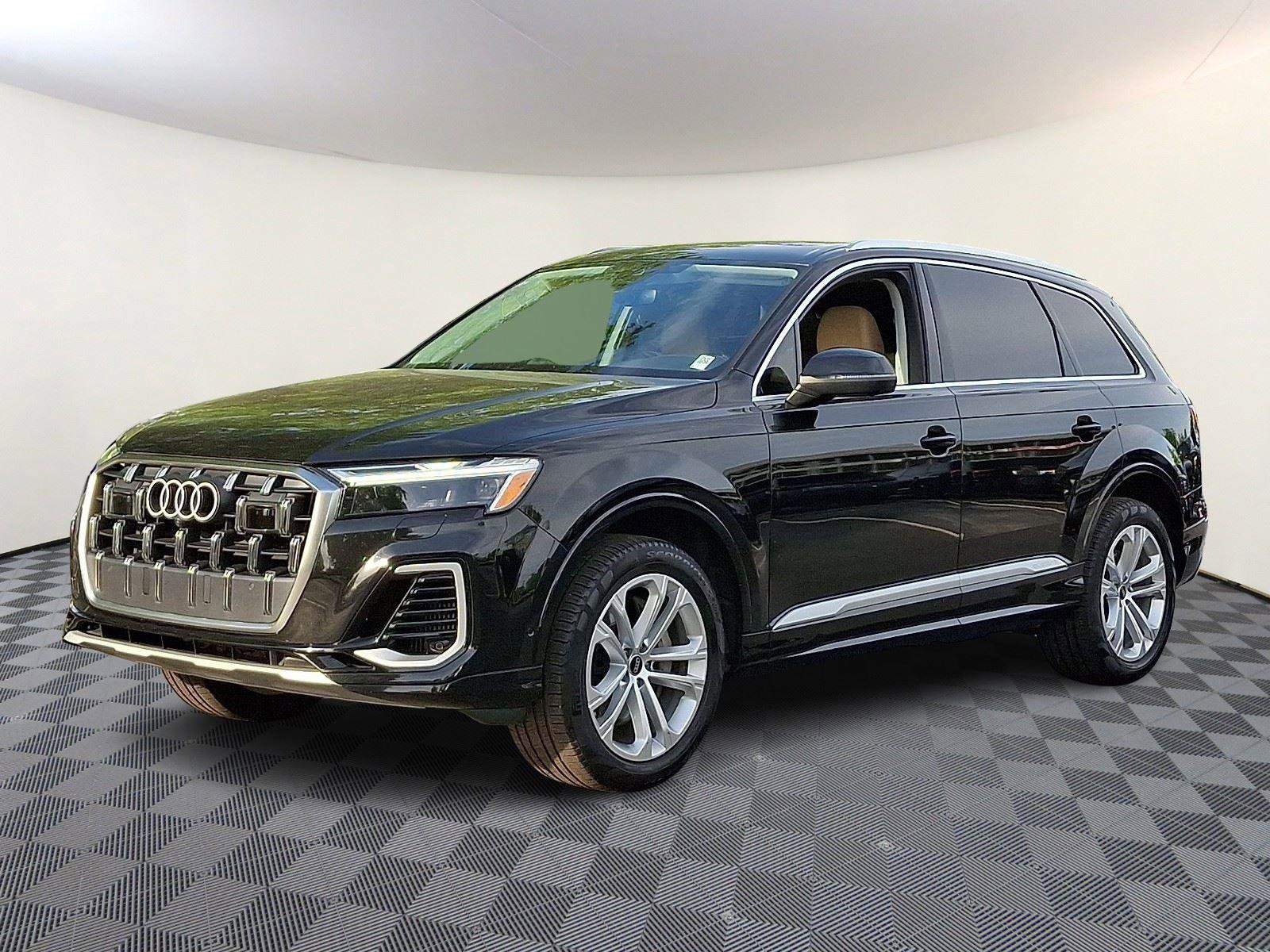 Used 2025 Audi Q7 3.0T Premium Plus image 3