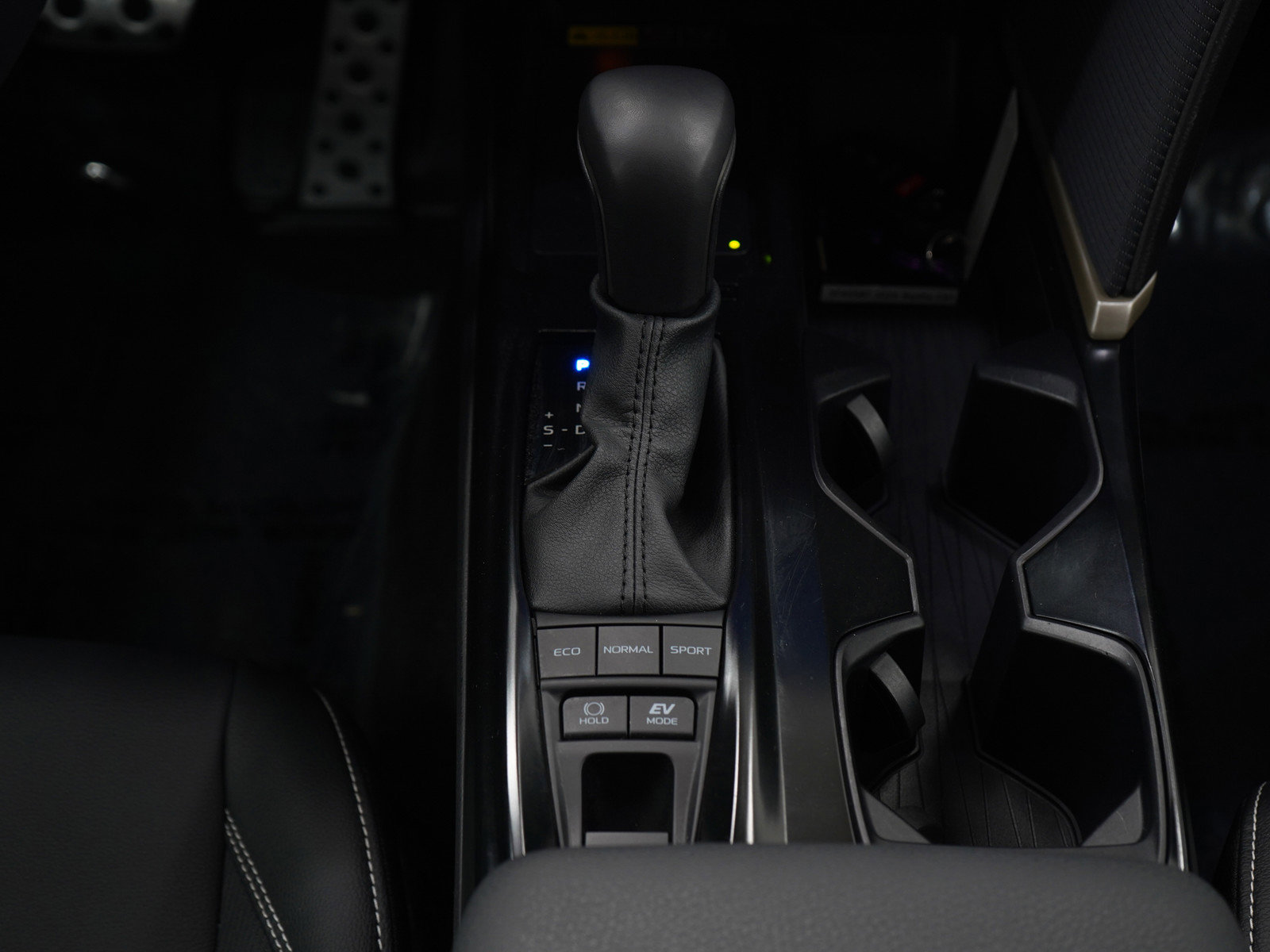 Used 2025 Toyota Camry SE FWD image 16