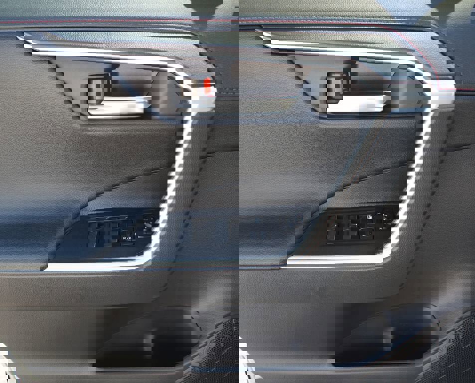 Used 2025 Toyota RAV4 XSE image 30