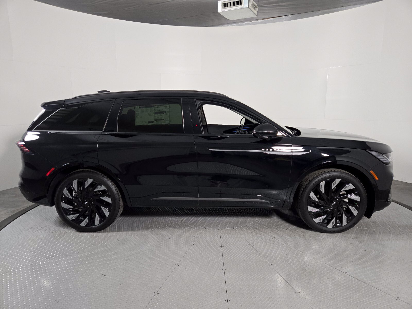 New 2026 Lincoln Nautilus Reserve w/ Jet Appearance Package AWD/4WD image 3