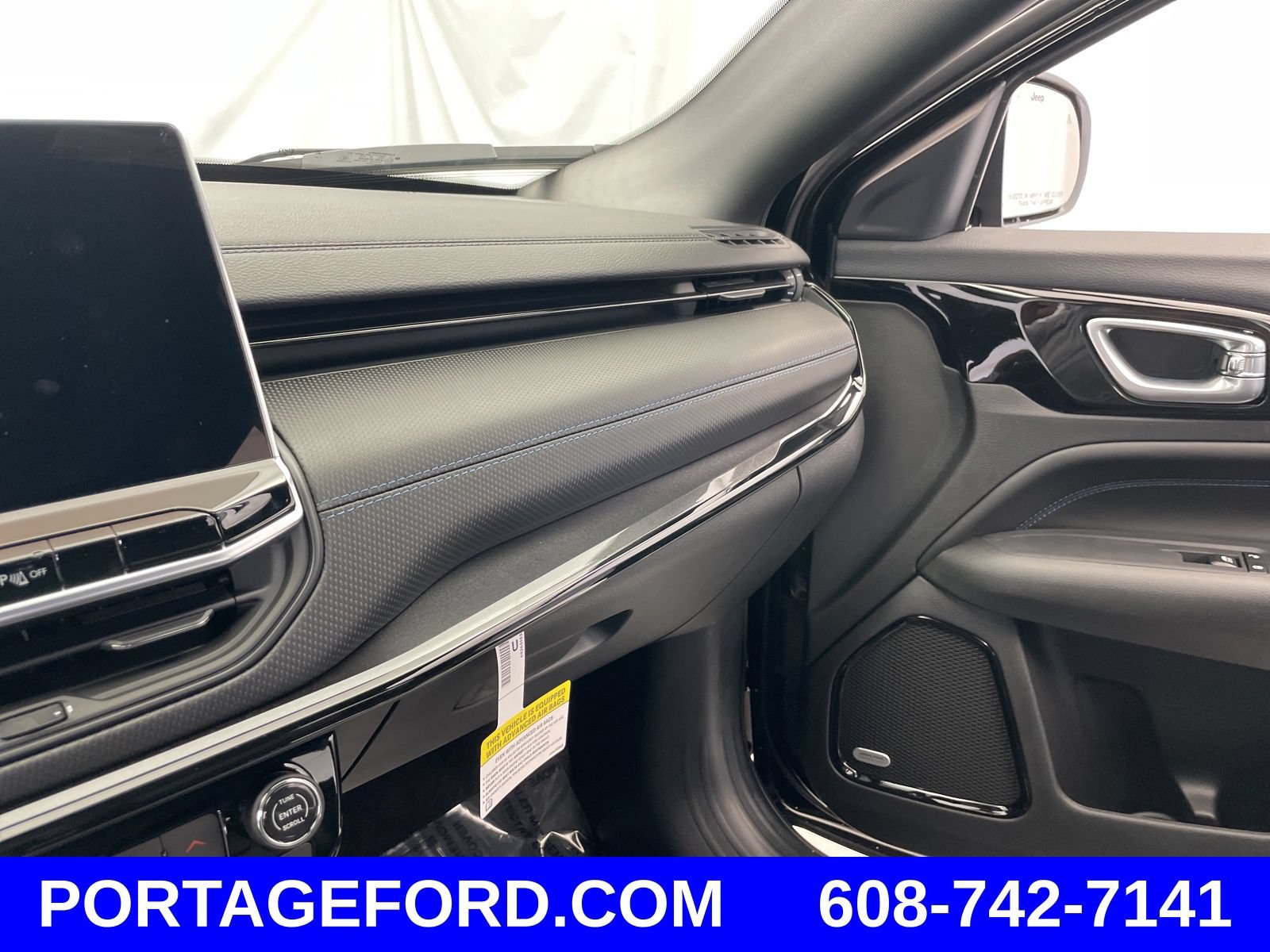New 2025 Jeep Compass Limited w/ Sun & Sound Group AWD/4WD image 13