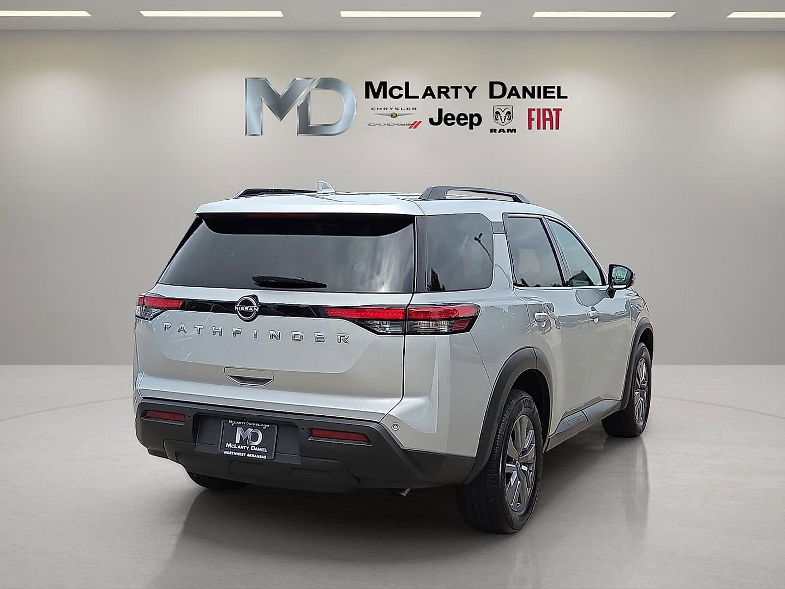 Used 2025 Nissan Pathfinder SV FWD image 5