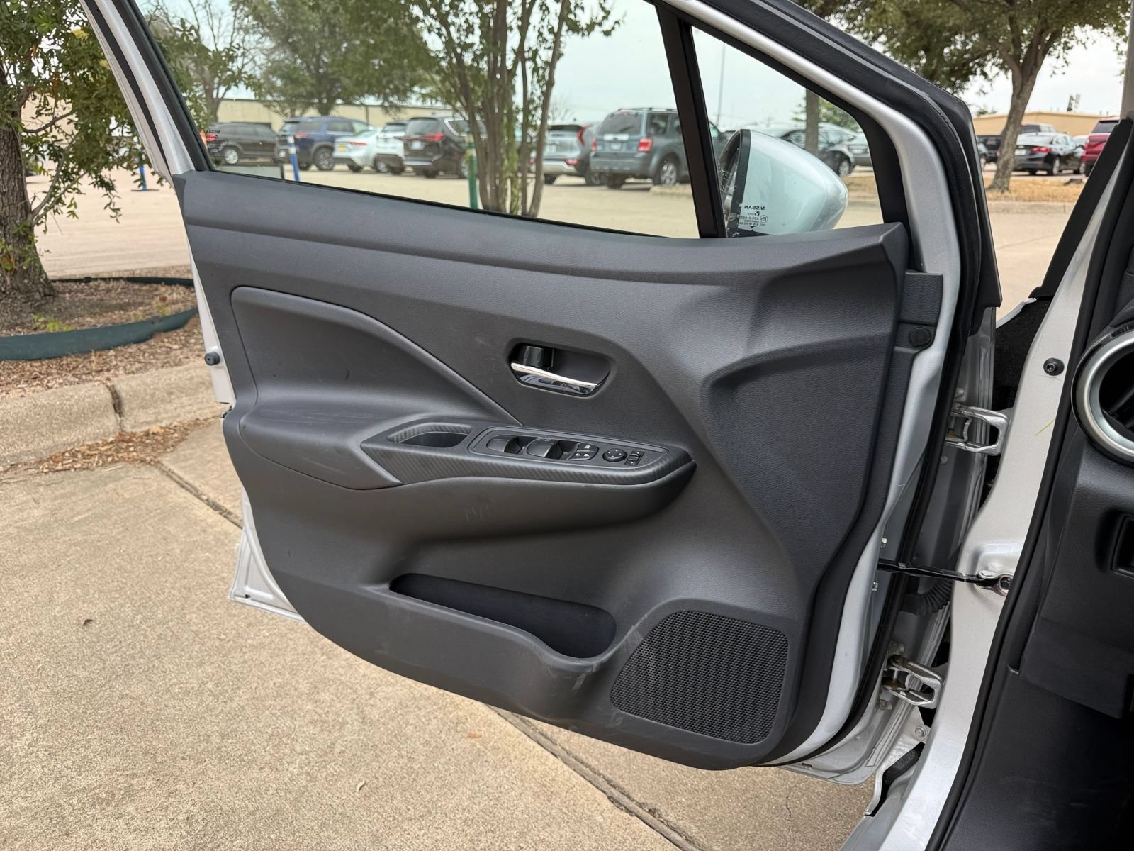 Used 2025 Nissan Versa SV FWD image 15