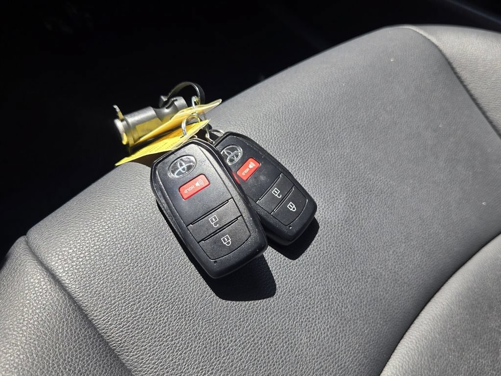 Used 2024 Toyota Corolla Cross XLE AWD/4WD image 19