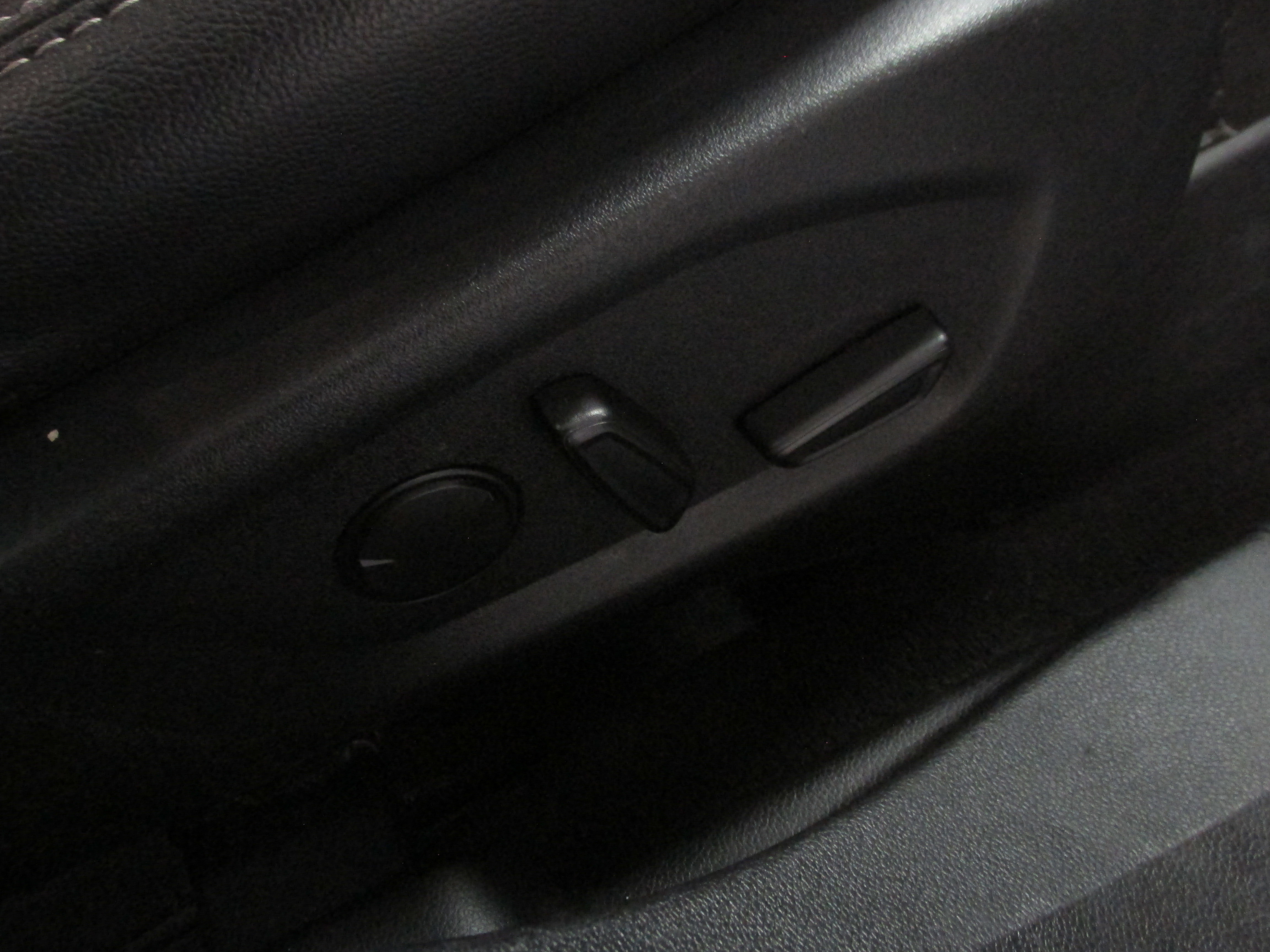 Certified 2019 Ford Explorer Limited w/ Class III Trailer Tow Package image 33