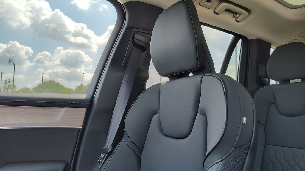 New 2026 Volvo XC90 B6 Plus w/ Protection Package Premier AWD/4WD image 28