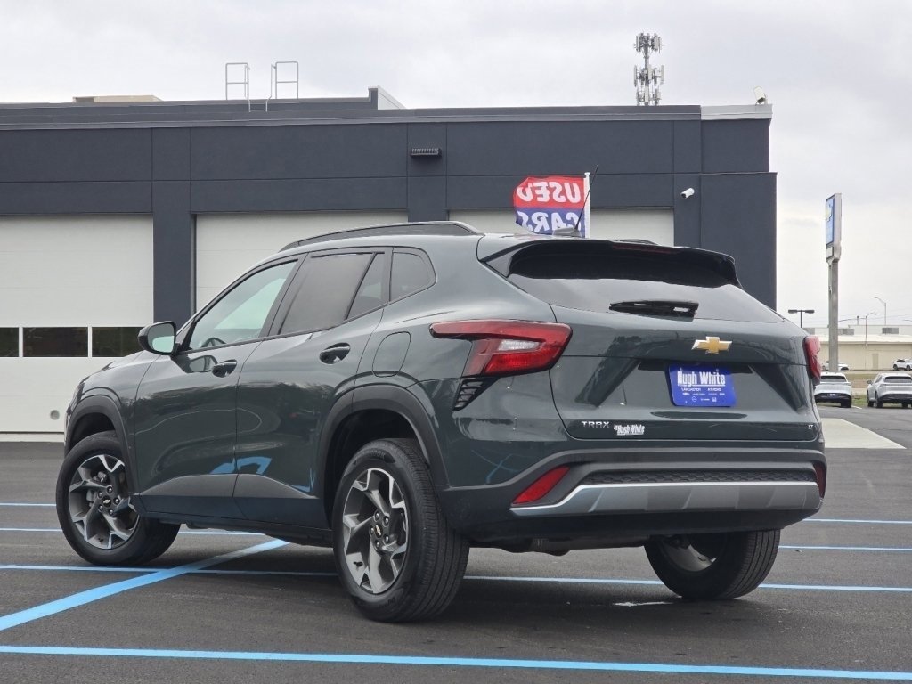 Certified 2025 Chevrolet Trax LT w/ Driver Confidence Package image 12
