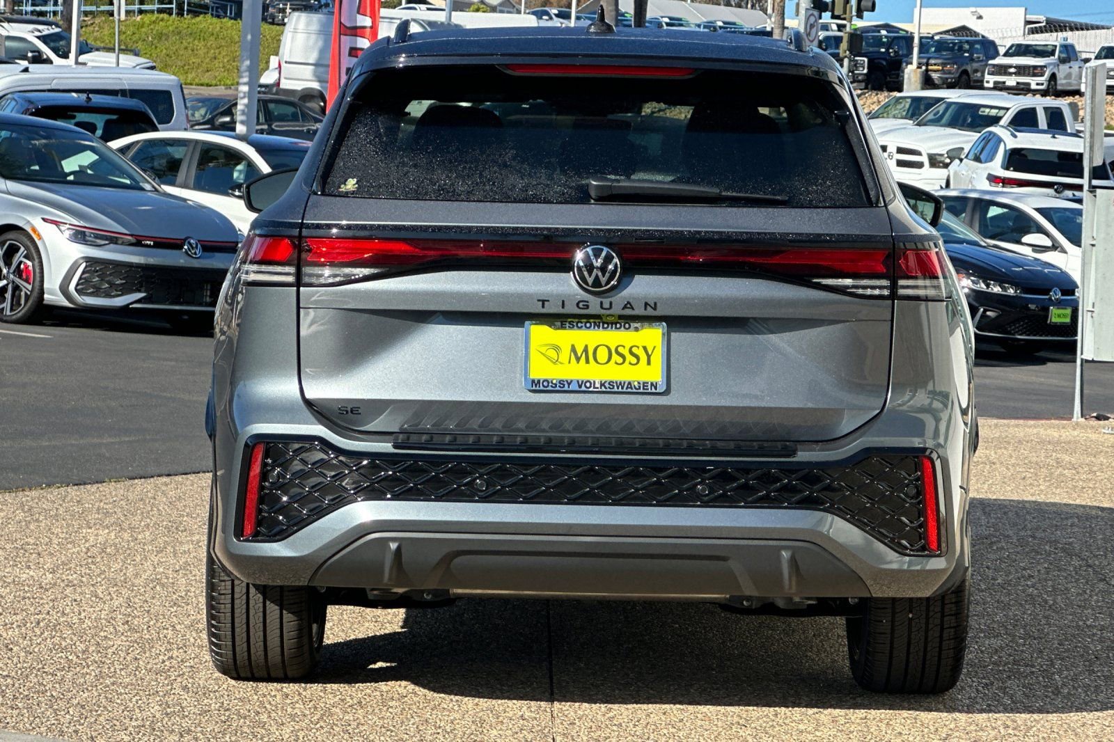 New 2026 Volkswagen Tiguan SE R-Line image 5