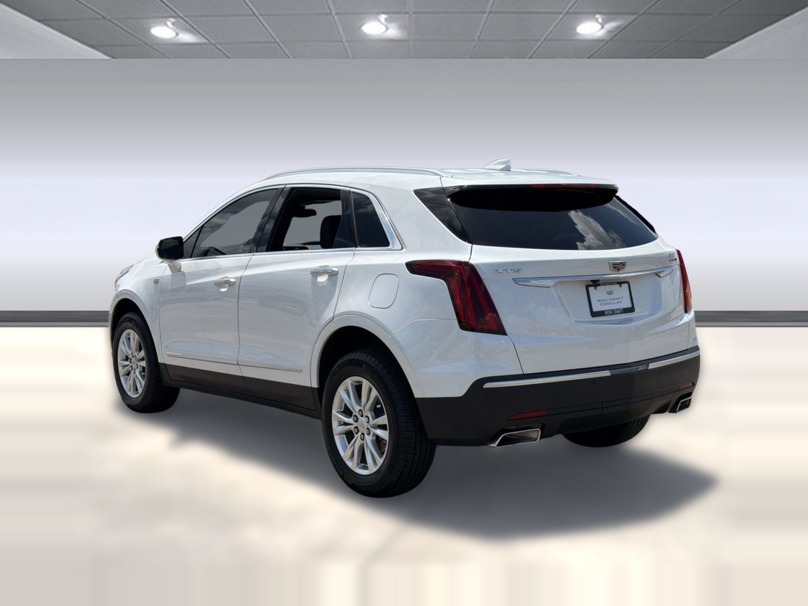 Used 2023 Cadillac XT5 Luxury FWD image 3