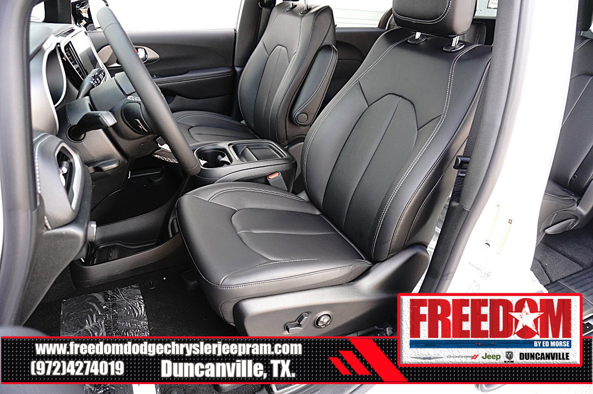 New 2027 Chrysler Pacifica Select w/ Family Tech Group FWD image 13