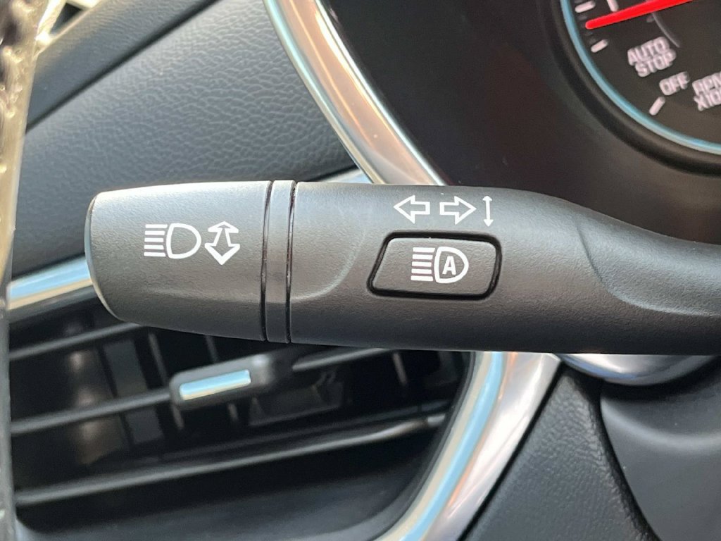 Used 2021 Chevrolet Equinox LT FWD image 44