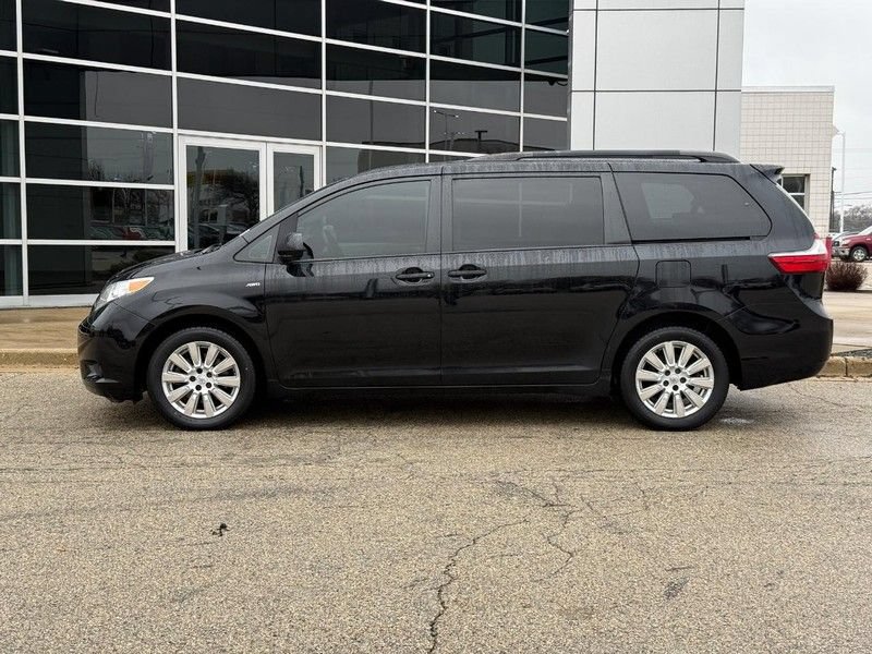 Used 2017 Toyota Sienna LE AWD/4WD image 6