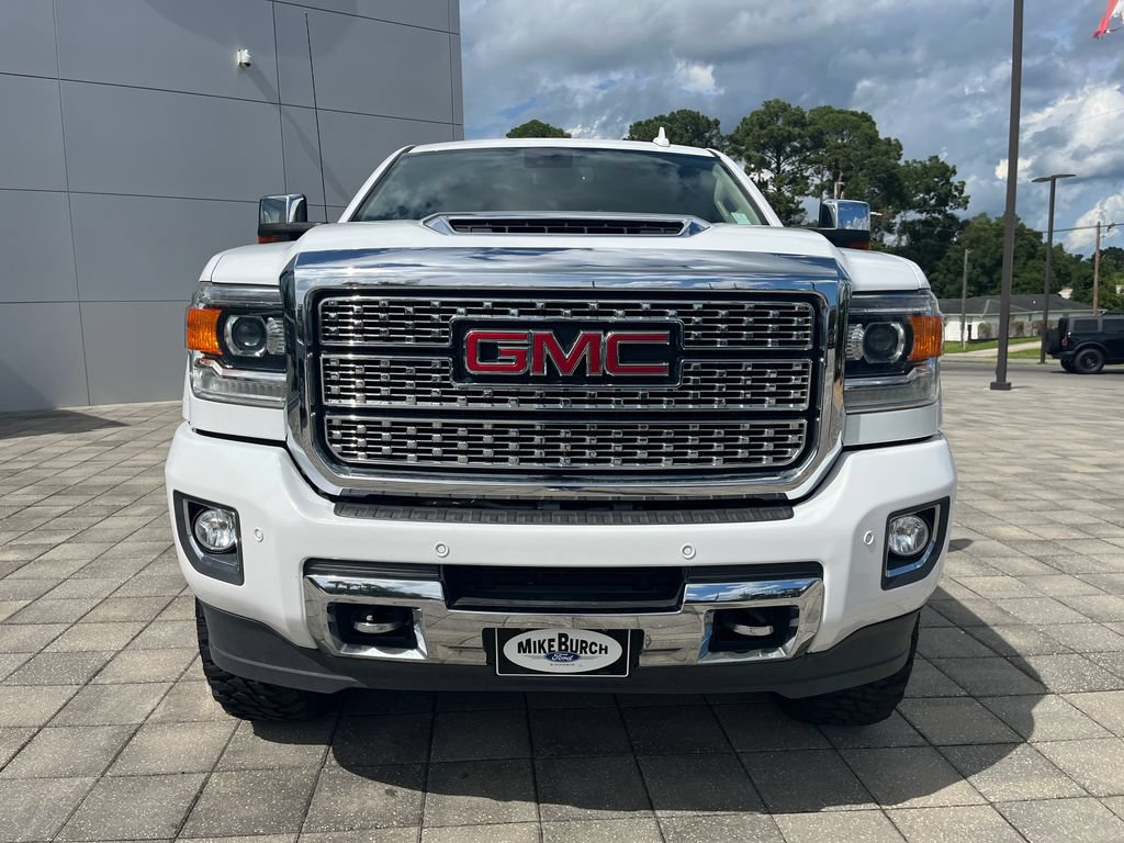 Used 2019 GMC Sierra 2500 Denali w/ Duramax Plus Package AWD/4WD image 10