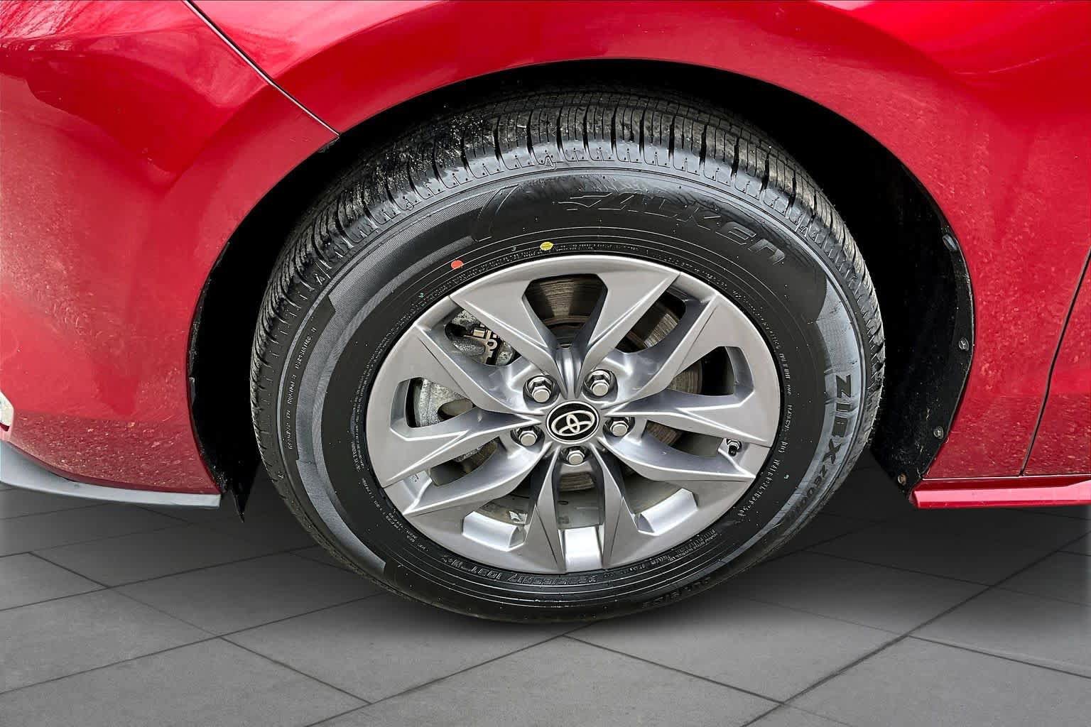 Certified 2024 Toyota Sienna XLE w/ XLE Plus Package image 11