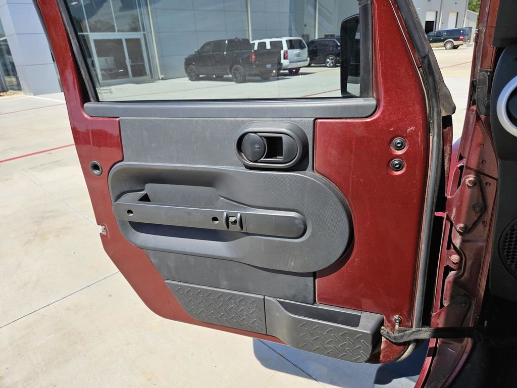 Used 2010 Jeep Wrangler Unlimited Sahara w/ Dual Top Group AWD/4WD image 10