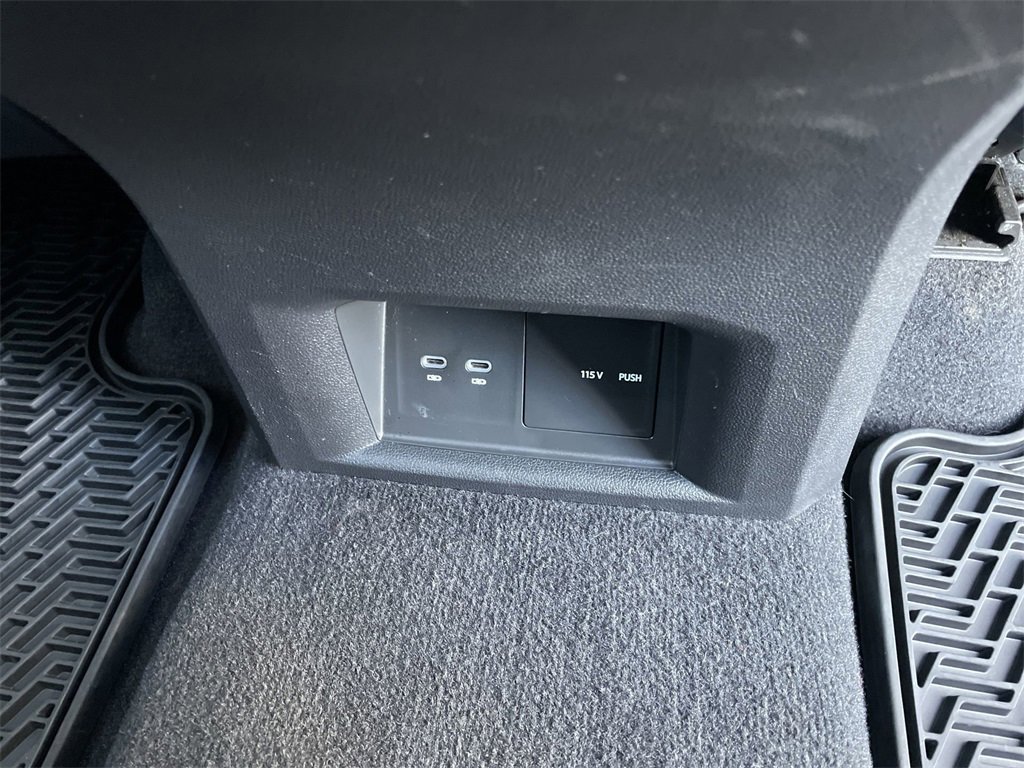 Used 2022 Volkswagen Atlas Cross Sport SE image 25