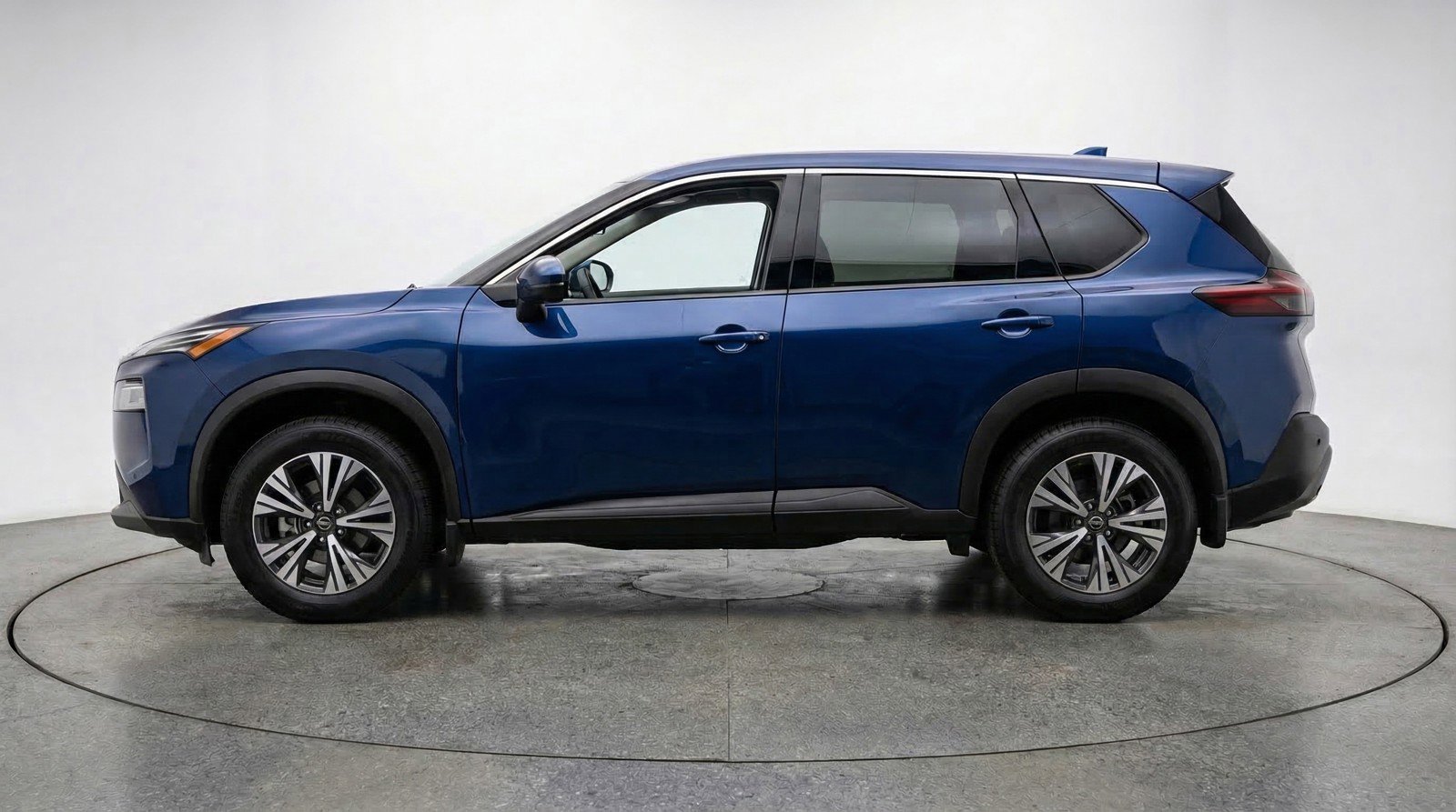 Used 2023 Nissan Rogue SV image 5
